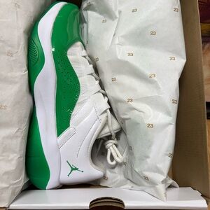 Jordan 11 CMFT Low White Lucky Green Sneakers DV2629-131 Women Size 11🔥